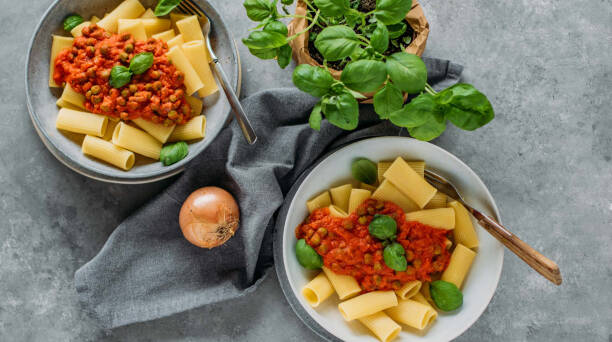 Ruckzuck Rigatoni mit Tomaten-Erbsen-Soße-image