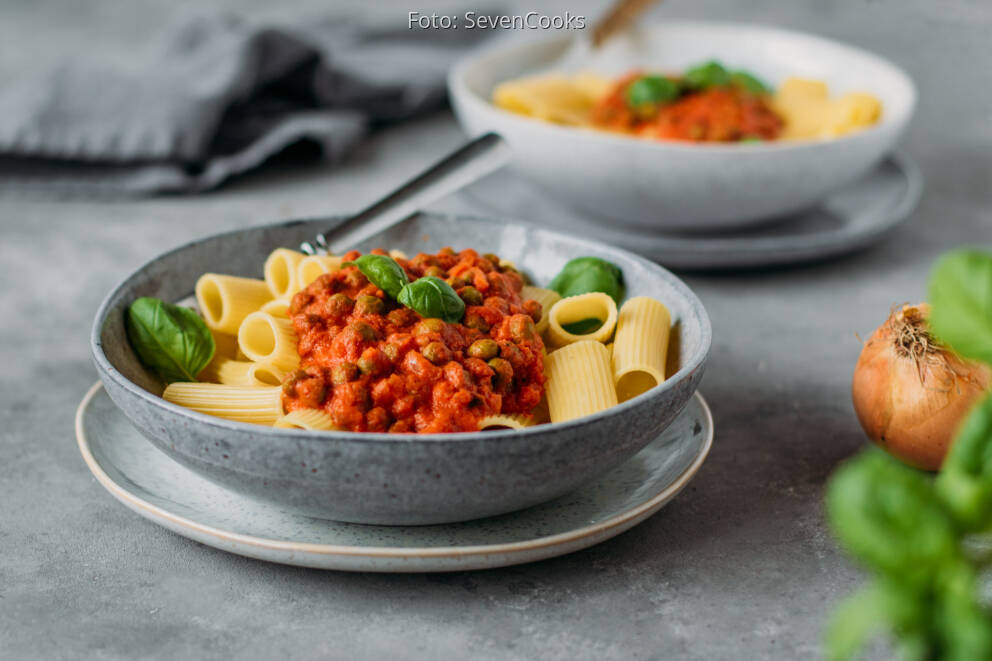 Rigatoni mit ruckzuck Tomaten-Erbsen-Soße von TanjaCooks