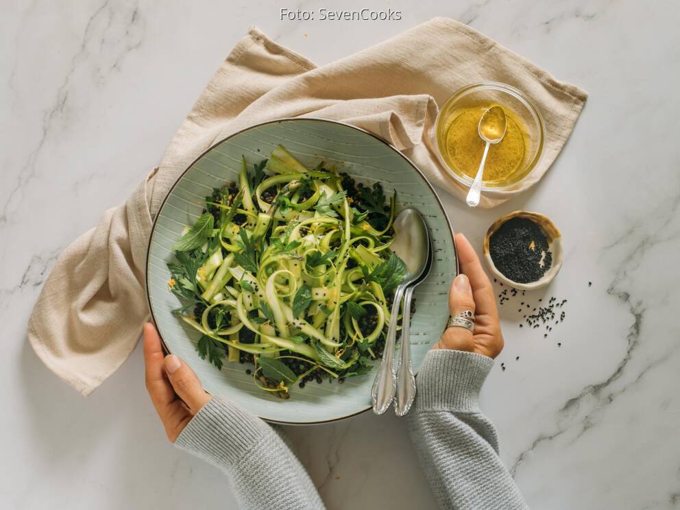 Roher Spargelsalat mit Belugalinsen von SevenCooks