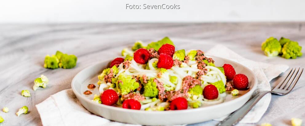 Veganes Rezept: Romanesco-Salat mit Kohlrabizoodles 2
