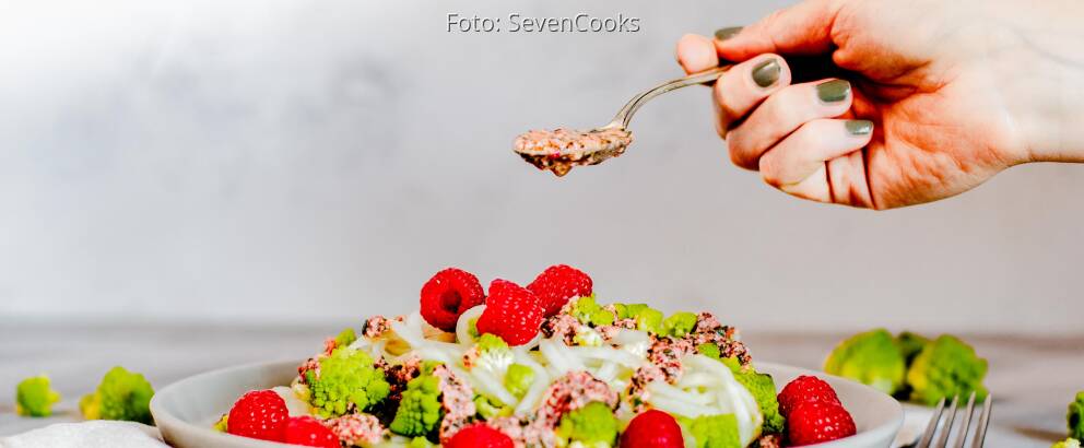 Veganes Rezept: Romanesco-Salat mit Kohlrabizoodles 3
