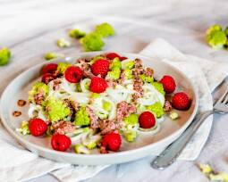 Veganes Rezept: Romanesco-Salat mit Kohlrabizoodles 1