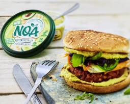 Veganes Rezept: Rote-Bete-Linsen-Burger mit Kichererbsen von NOA