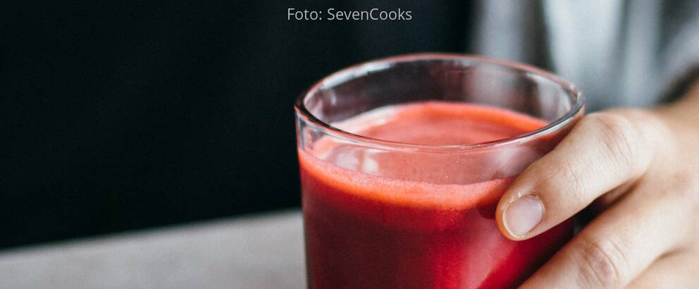 Veganes Rezept: Roter Apfel-Karottensaft