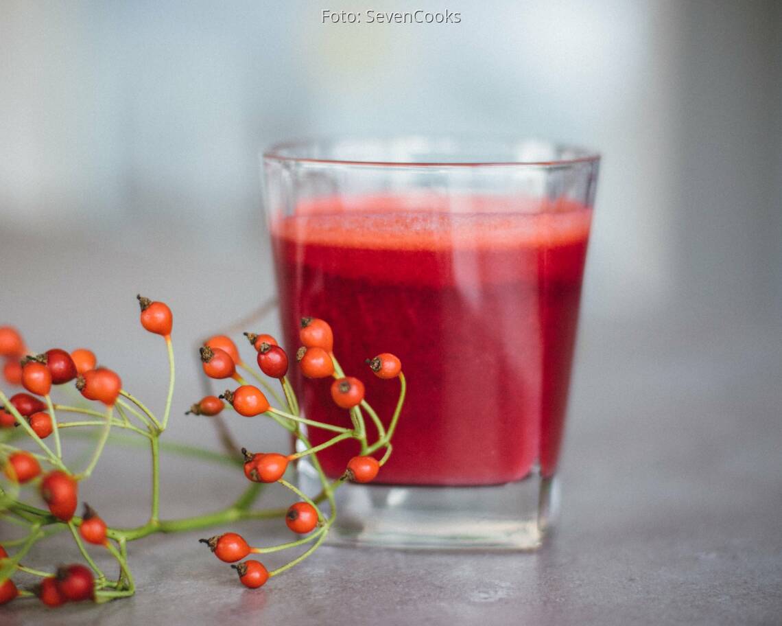 Veganes Rezept: Roter Apfel-Karottensaft