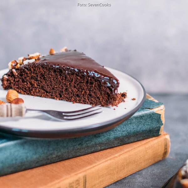 Saftiger Schokoladenkuchen Mit Schokoglasur Sevencooks