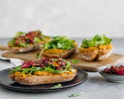 Veganes Rezept: Sandwich mit Linsencreme und Balsamico-Zwiebeln 1