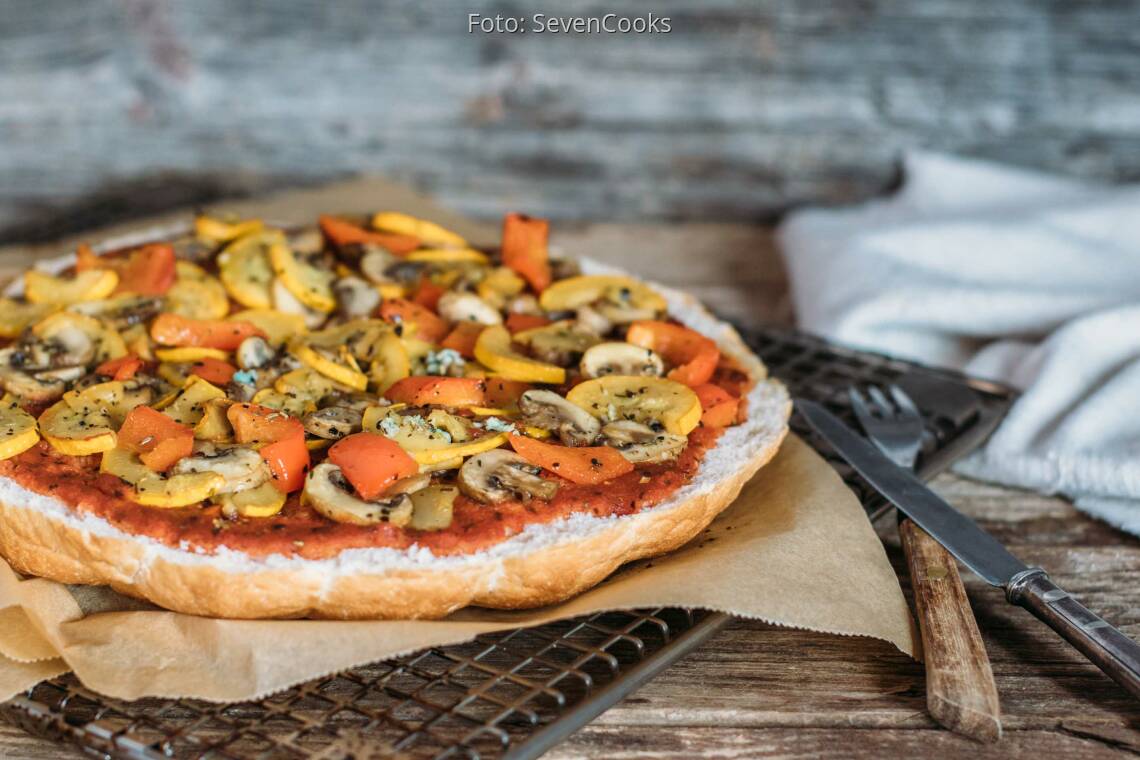 Veganes Rezept: Schnelle Fladenbrotpizza mit Antipasti 1