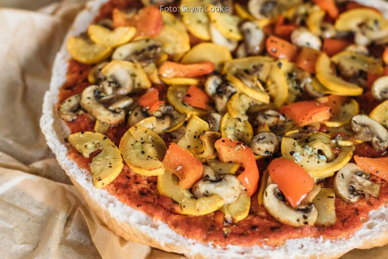 Schnelle Fladenbrotpizza mit Antipasti von SevenCooks