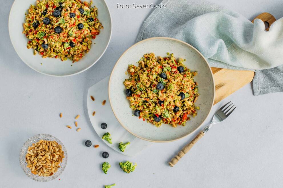 Schneller Brokkoli-Salat aus dem Mixer von SevenCooks