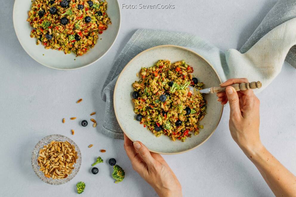 Schneller Brokkoli-Salat aus dem Mixer von SevenCooks