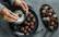 Veganes Rezept: Schokoladen-Kokos-Kugeln 3