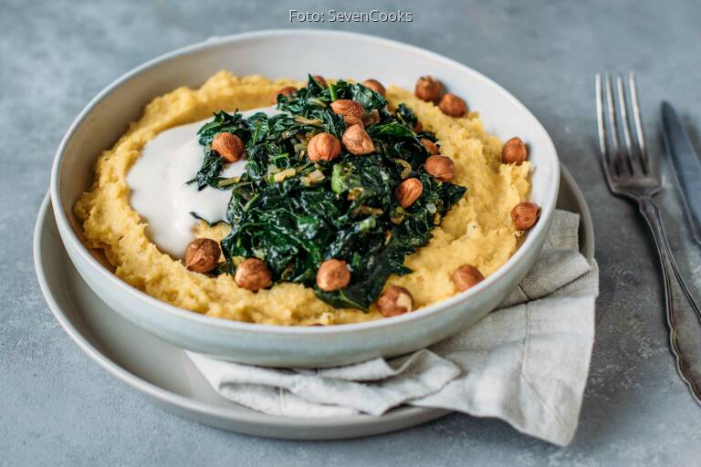 Schwarzkohl an cremiger Polenta