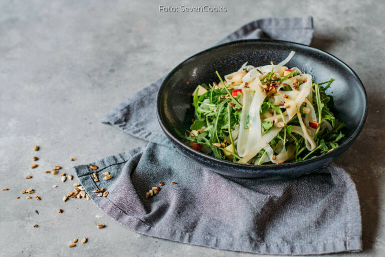 Schwarzwurzelsalat mit raffiniertem Vanille-Dressing von SevenCooks Schwarzwurzelsalat mit raffiniertem Vanille-Dressing von SevenCooks