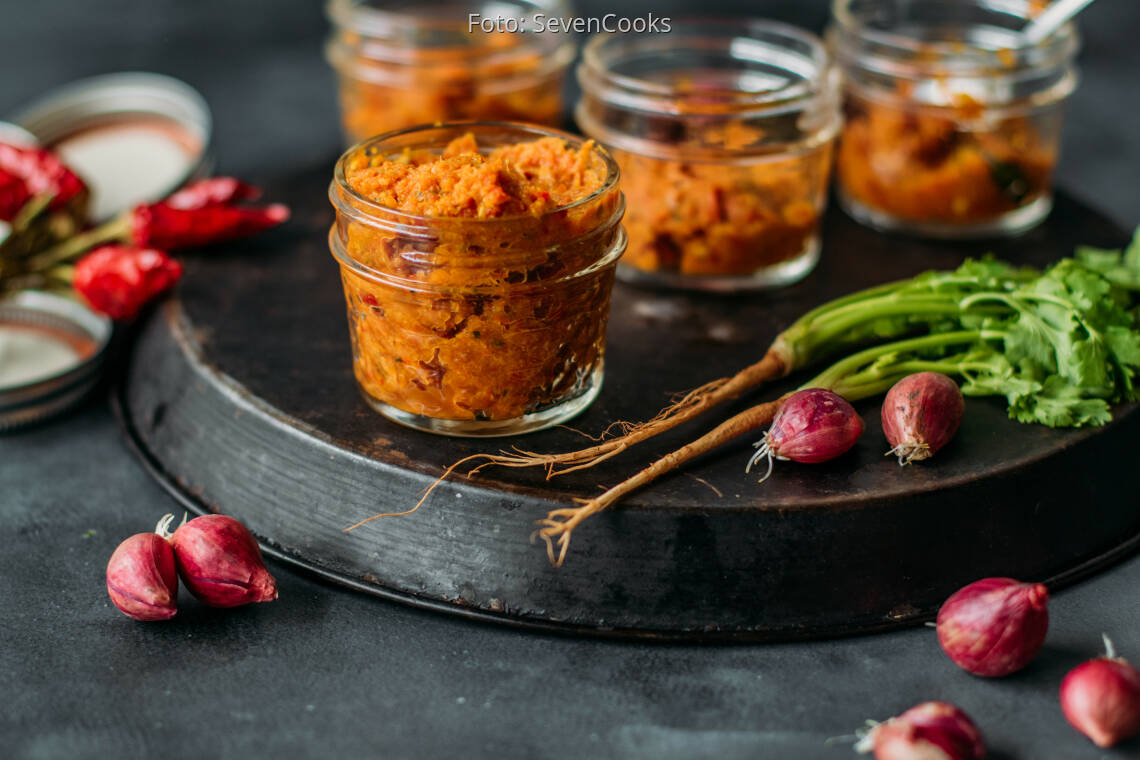 Veganes Rezept: Selbstgemachte rote Curry Paste 1