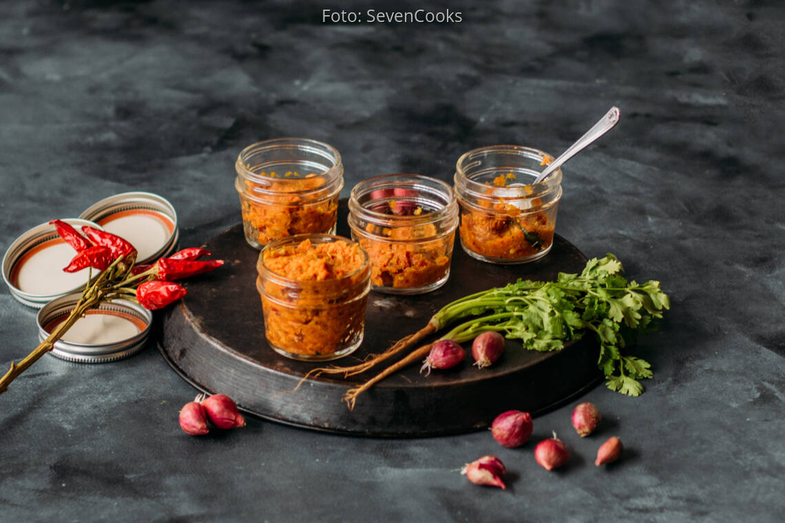 Veganes Rezept: Selbstgemachte rote Curry Paste 2