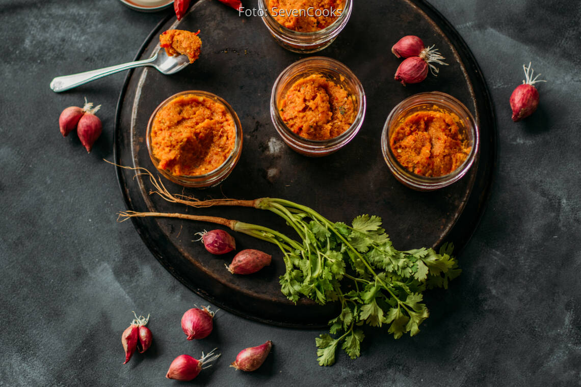 Veganes Rezept: Selbstgemachte rote Curry Paste 3