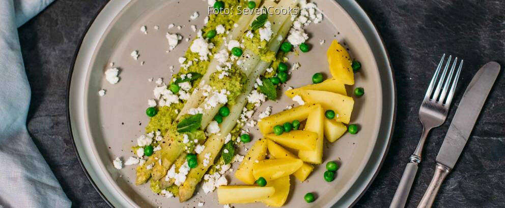 Veganes Rezept: Spargel mit Erbsen-Minz-Soße 1