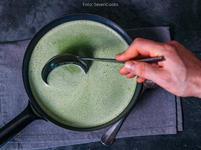 Spinat-Kokos-Suppe mit Kokoscroûtons von PhilippCooks