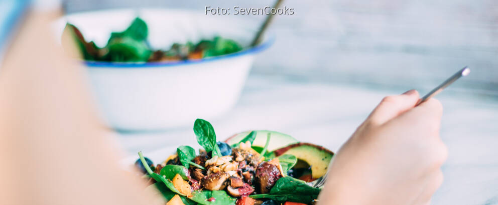 Veganes Rezept: Spinatsalat mit Heidelbeerdressing_3