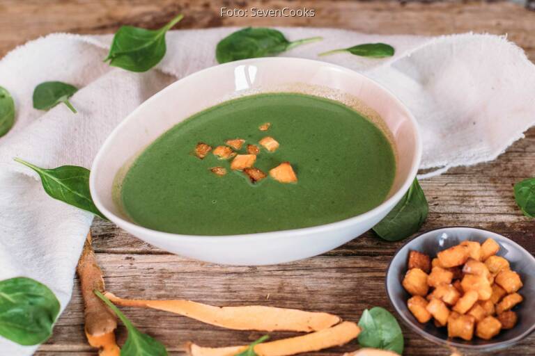 Spinatsuppe mit Süßkartoffel-Croutons von SevenCooks