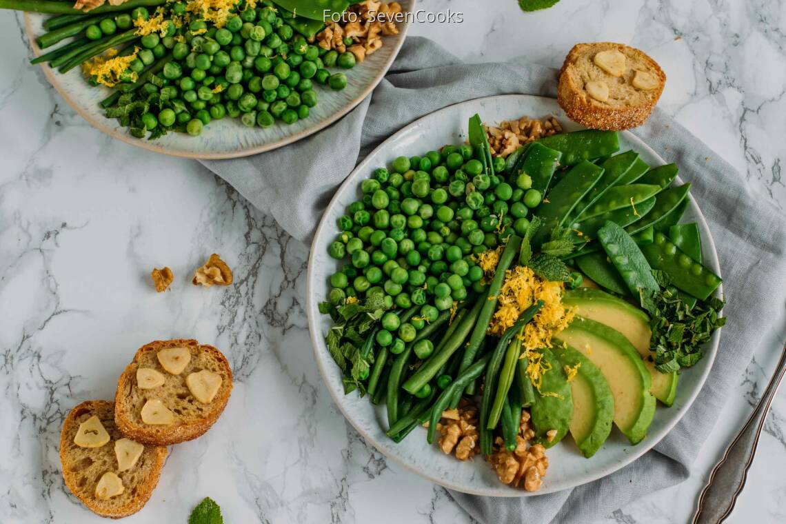 Veganes Rezept: Super Green Salad mit Knoblauchbaguette_2