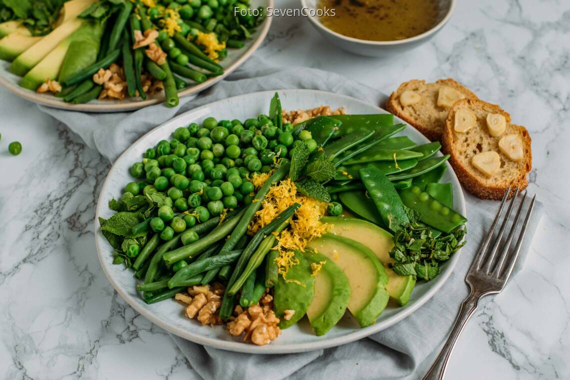 Veganes Rezept: Super Green Salad mit Knoblauchbaguette_3
