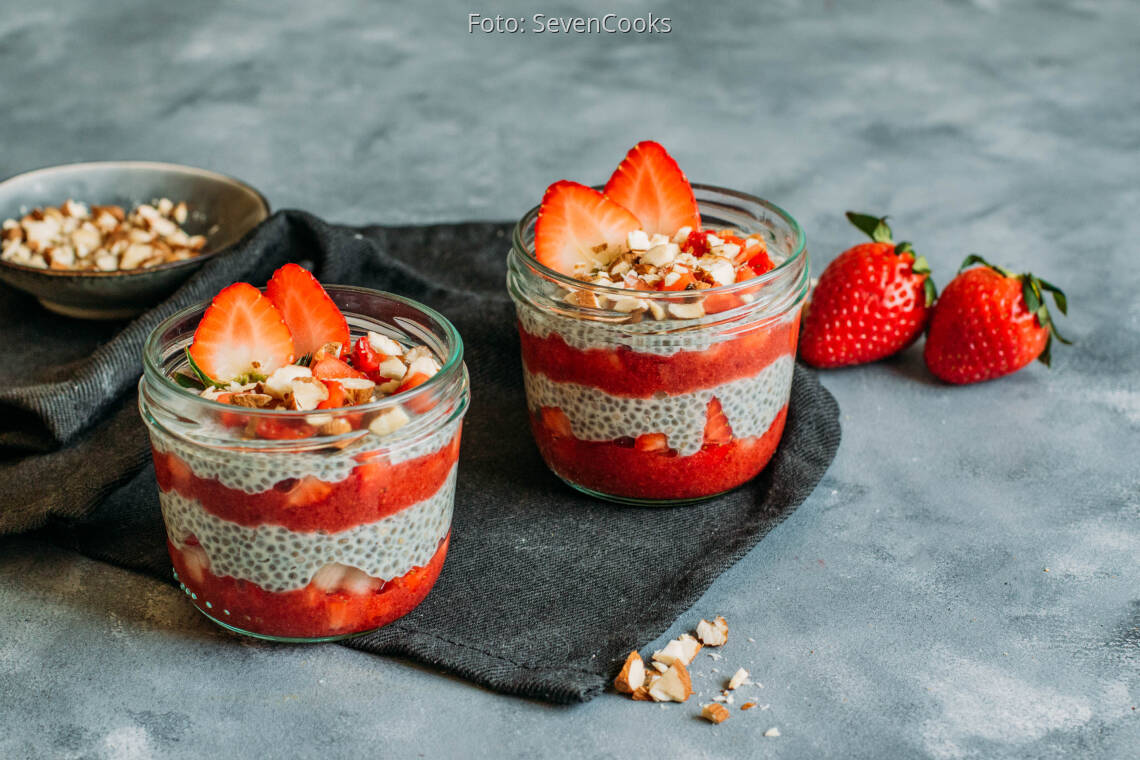 Veganes Rezept: Earl-Grey-Chiapudding mit Erdbeermarmelade und frischen Erdbeeren 1