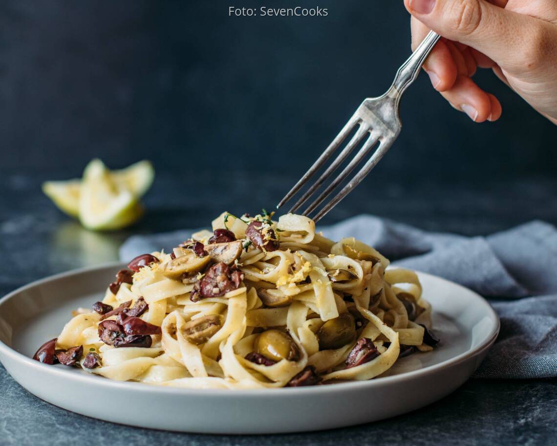 Veganes Rezept: Tagliatelle mit Zitronen und Oliven 3