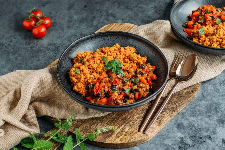Veganes Rezept: Tomaten-Bulgur mit mediterranem Gemüse 1