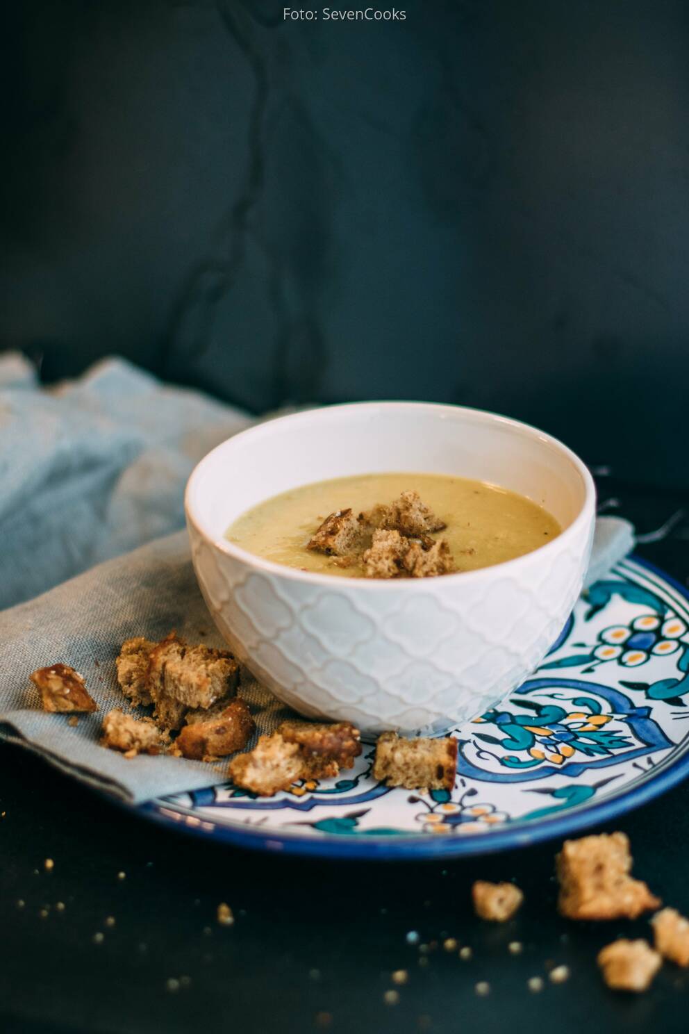Vegane Kartoffelsuppe mit Croutons von SevenCooks Vegane Kartoffelsuppe mit Croutons von SevenCooks