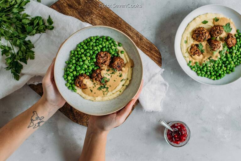 Vegane Köttbullar mit Erbsen und Kartoffelpüree von SevenCooks
