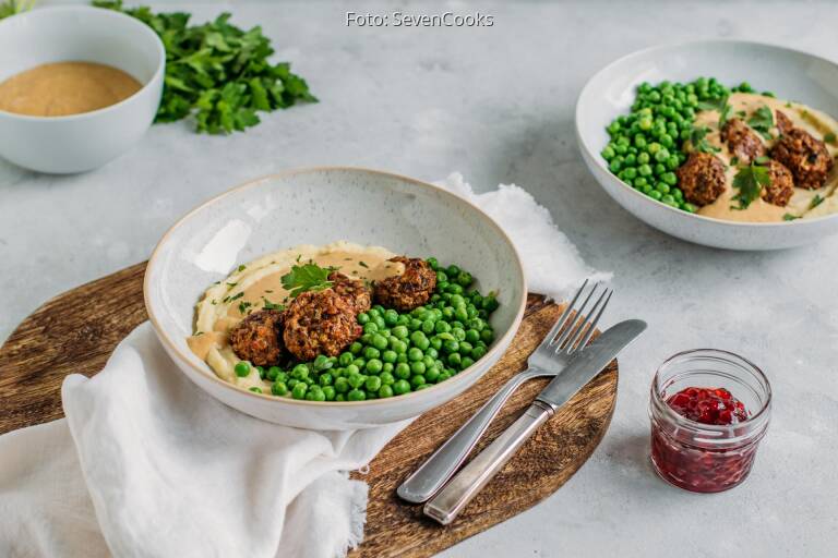 Vegane Köttbullar mit Erbsen und Kartoffelpüree von SevenCooks