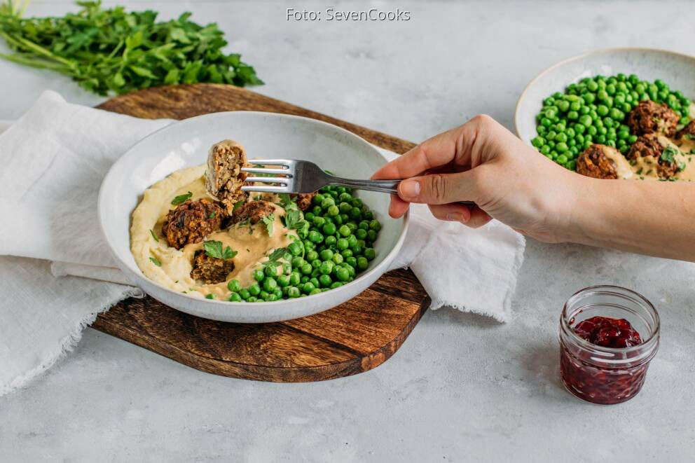 Vegane Köttbullar mit Erbsen und Kartoffelpüree von SevenCooks Vegane Köttbullar mit Erbsen und Kartoffelpüree von SevenCooks