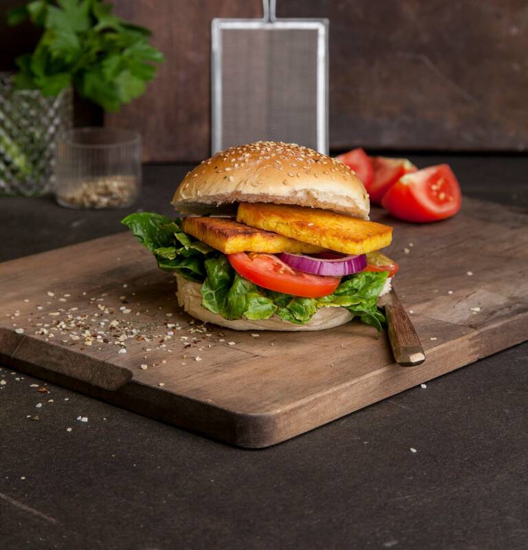 Veganes Rezept: Veganer Burger mit Kichererbsentofu