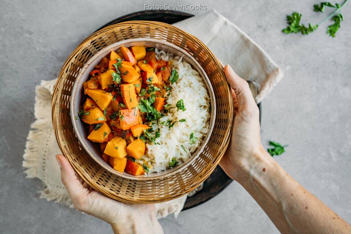Veganes Rezept: Veganes Kürbis-Curry mit Reis 1