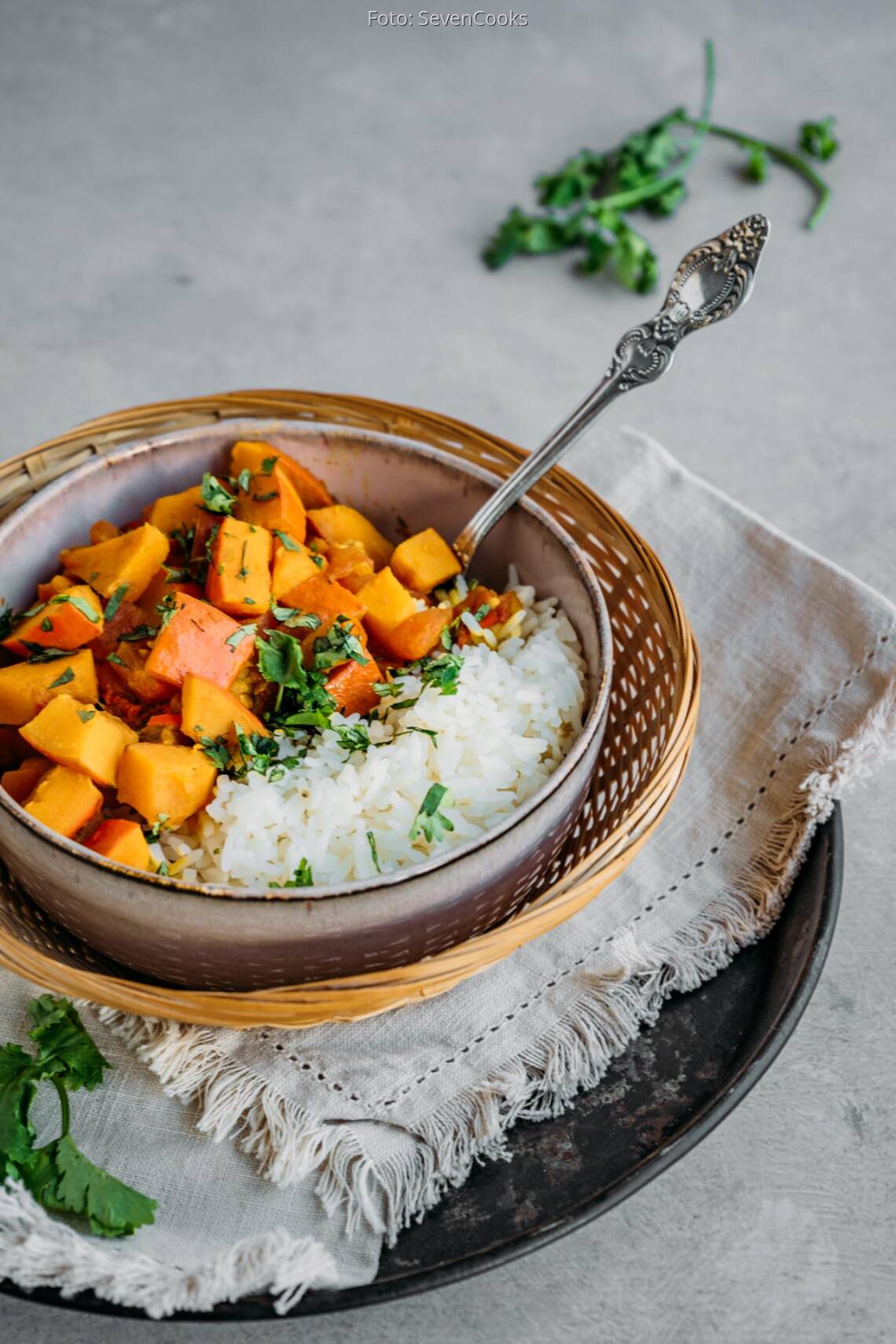 Veganes Rezept: Veganes Kürbis-Curry mit Reis 4