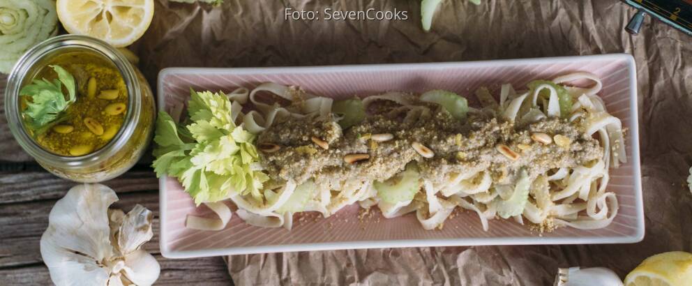 Veganes Rezept: Veganes Pesto mit Stangensellerie 1