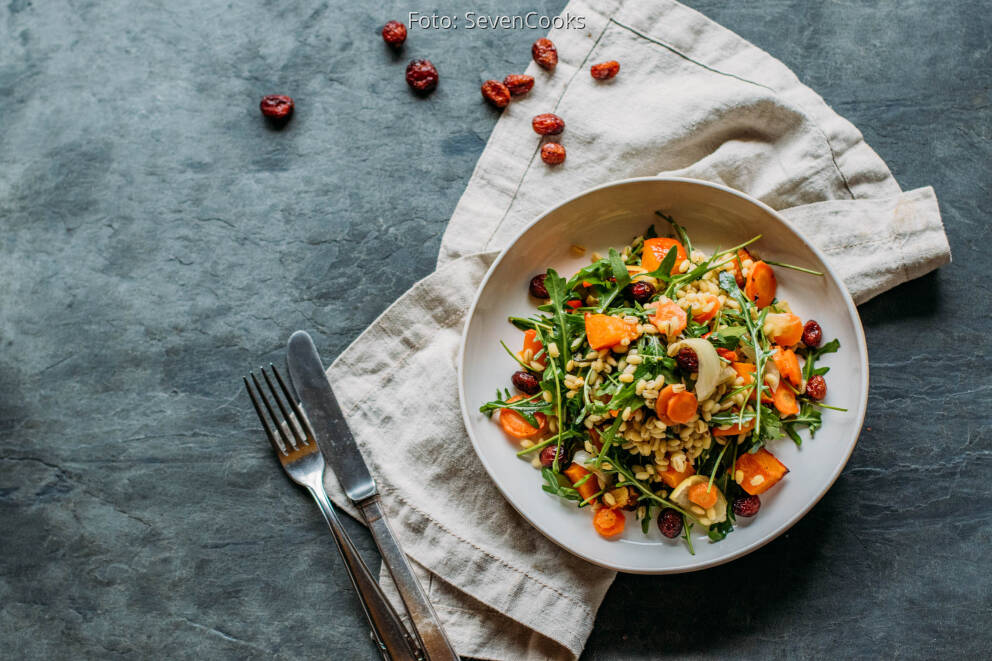 Lauwarmer Graupensalat mit Walnussöl von SevenCooks