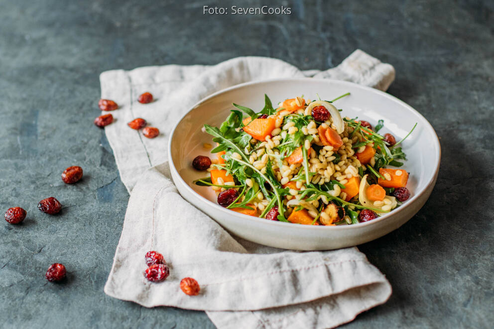 Lauwarmer Graupensalat mit Walnussöl von SevenCooks