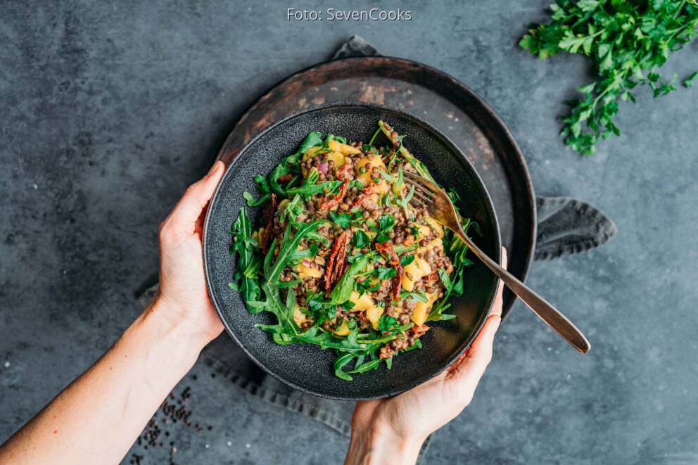 Warmer Kartoffelsalat mit Linsen