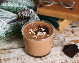Veganes Rezept: Warmer Smoothie mit Schokolade, Haferflocken und Banane