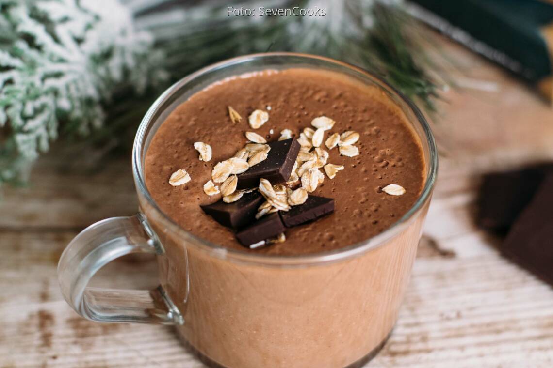 Veganes Rezept: Warmer Smoothie mit Schokolade, Haferflocken und Banane