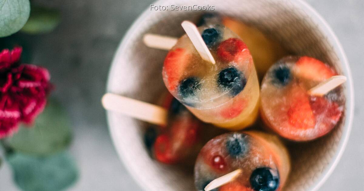 Wassereis aus Jasmintee mit frischen Beeren | SevenCooks