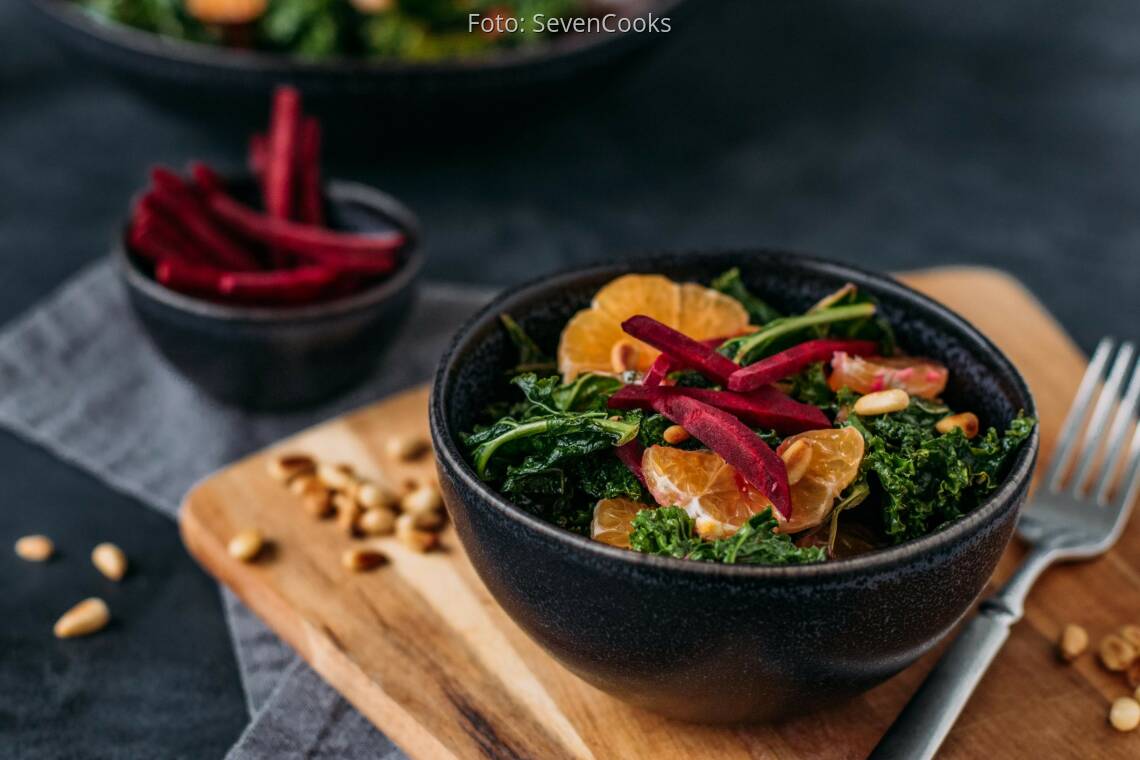 Veganes Rezept: Wintersalat mit Grünkohl, Mandarine und Rote Bete 2