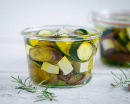 Veganes Rezept: Zucchini & Aubergine in Rosmarinöl mit Tofu_1