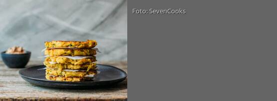 Rezeptbild für "Zucchini Rösti mit Kräuterdip"