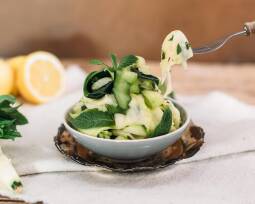 Veganes Rezept: Zucchini-Minz-Salat_1