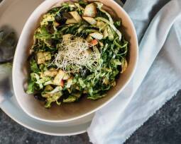Veganes Rezept: Zuckerhut-Salat mit Kürbiskernöl 1
