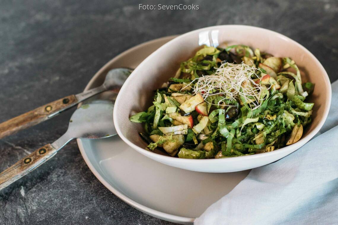 Veganes Rezept: Zuckerhut-Salat mit Kürbiskernöl 3
